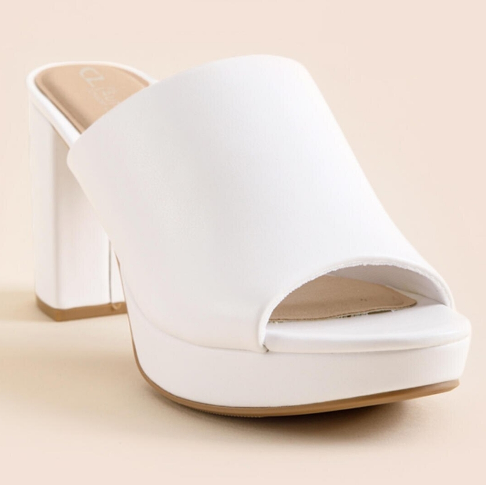 CL by Chinese Laundry Get On Mules